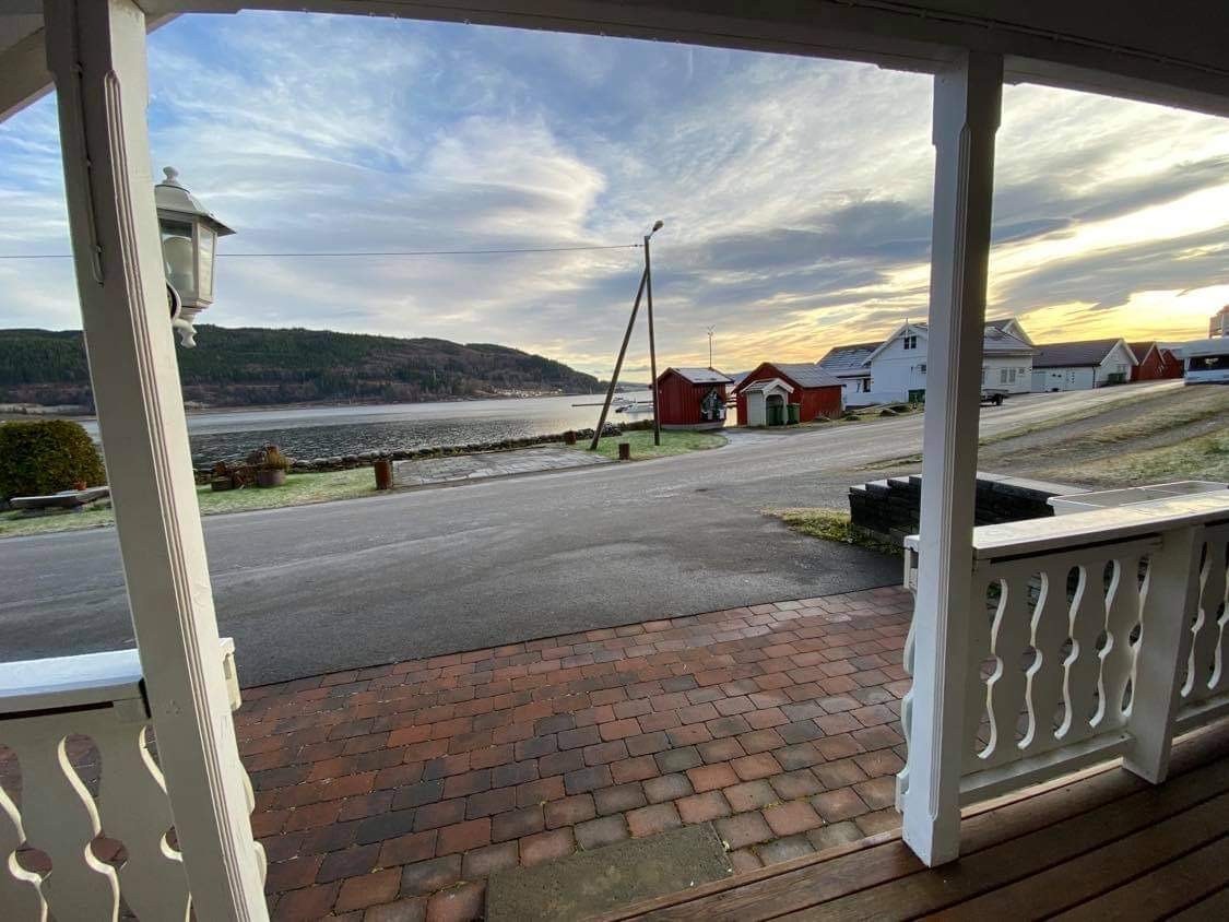 Utsikt fra overbygd inngangsparti Galleribilde