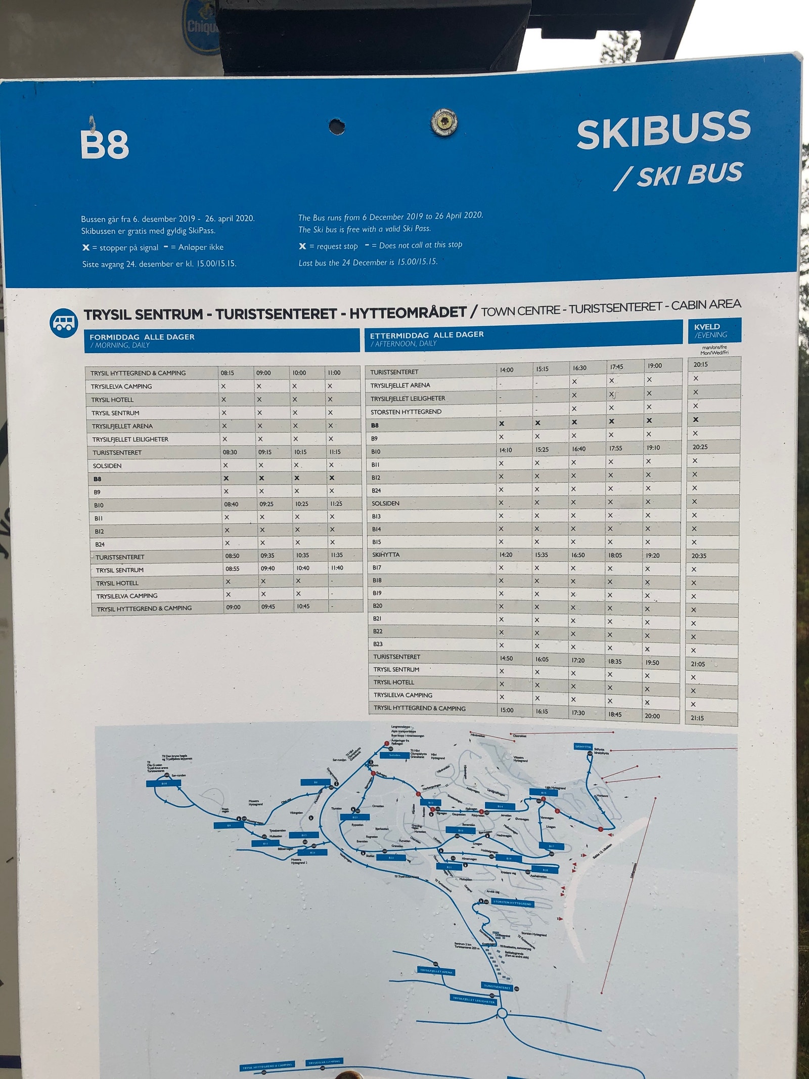 Skibuss stopper utenfor hytta (går 20:15 hjem fra Afterskistedene) Galleribilde