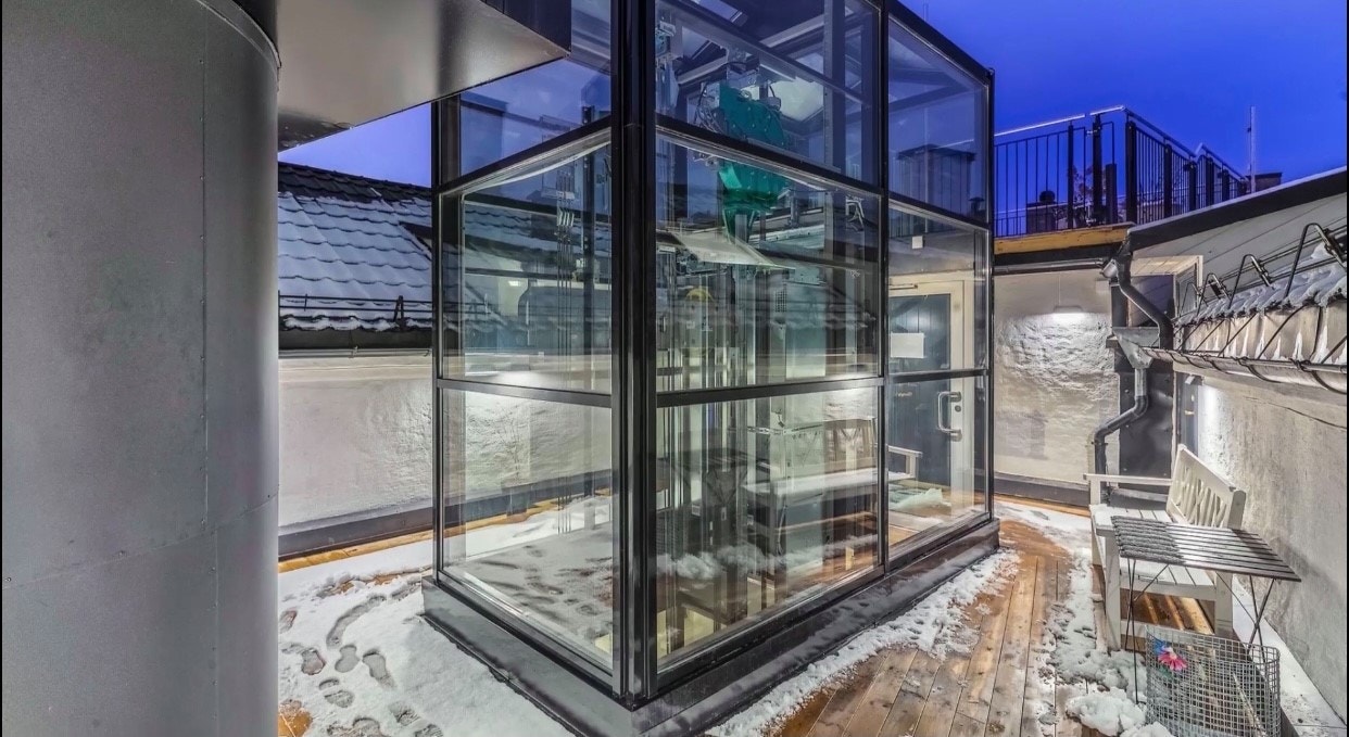 Heis helt opp til takterressen. Galleribilde