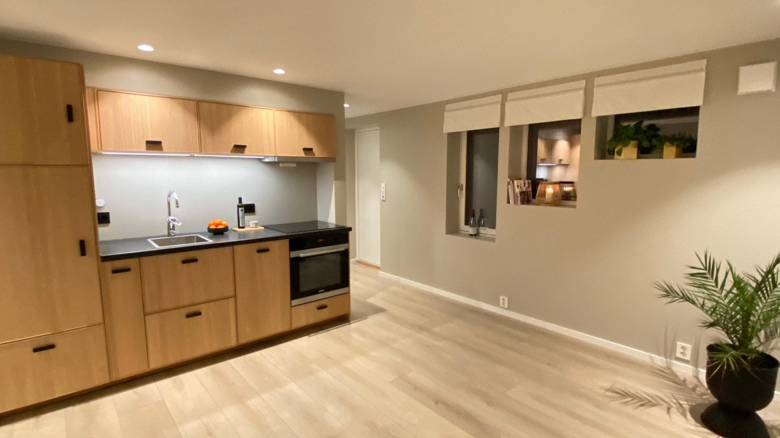 Stue med åpen kjøkkenløsning Galleribilde