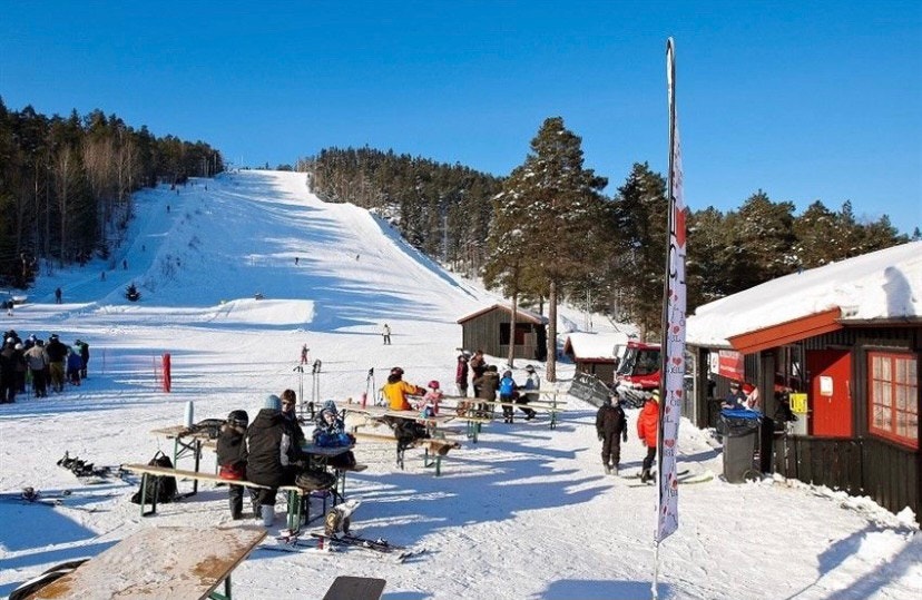 Oslo skisenter, kort vei til Grefsenkleiva for å stå alpint eller ta på deg langrennsskia Galleribilde