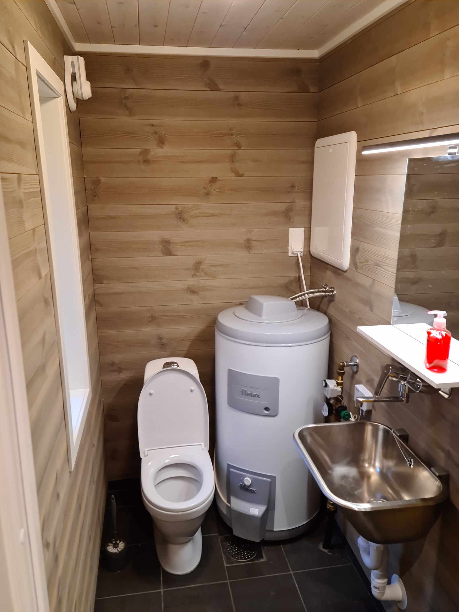 Tekniskrom med wc Galleribilde