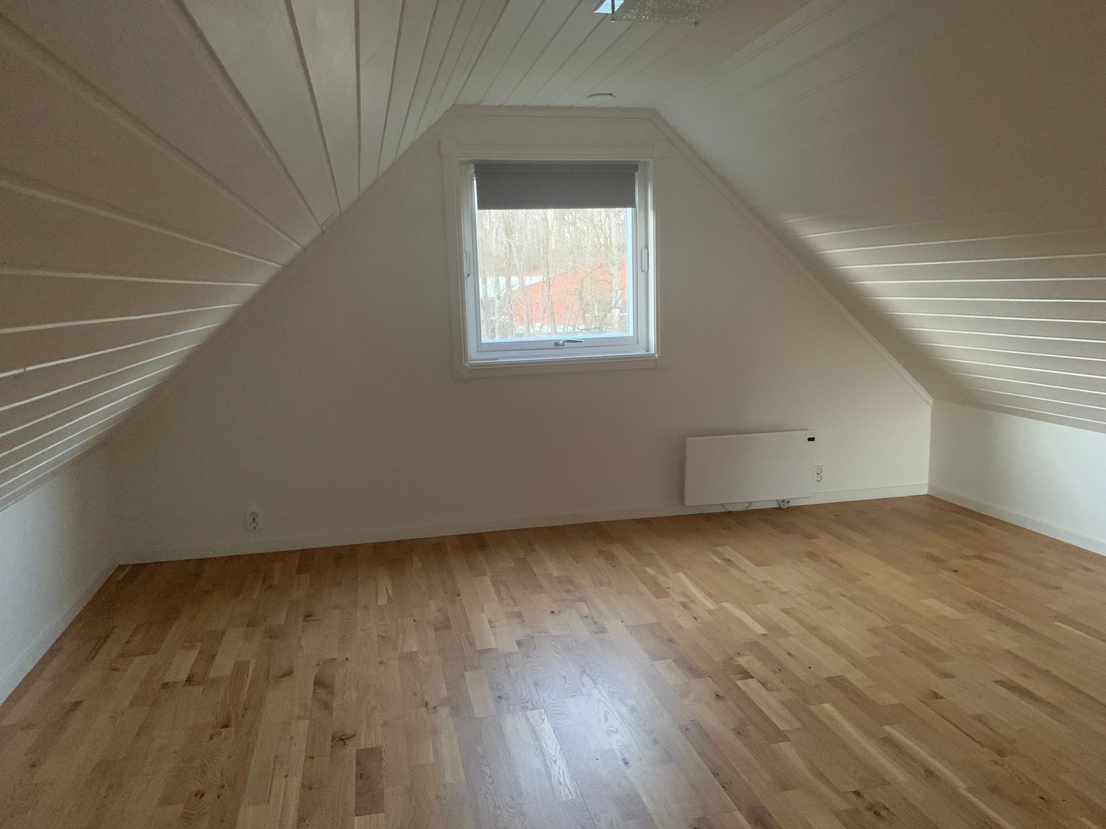 stort rom i 2. etg; åpent ned Galleribilde