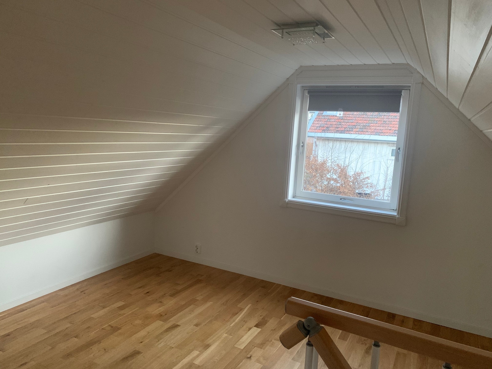 stort rom i 2. etg; åpent ned Galleribilde