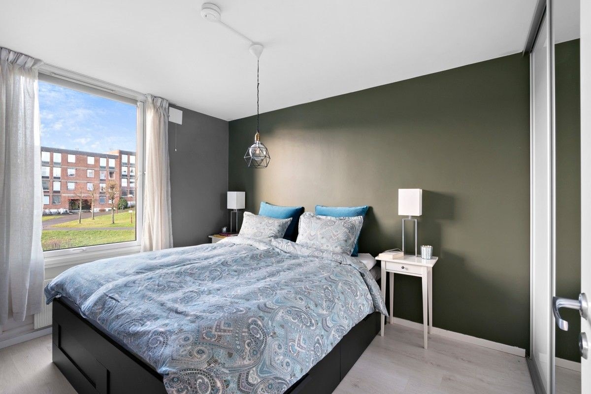 Soverom 1 med god plass til dobbelseng Galleribilde