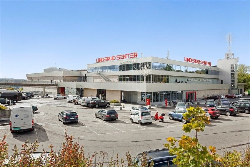 Shoppingsenter en kort spasertur unna - ut rikt utvalg av butikker Galleribilde