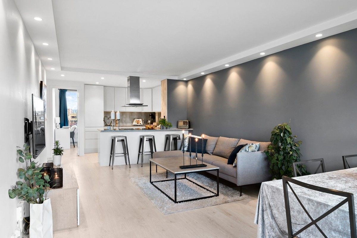 Soverom 1 - skyvegarderobe med god oppbevaringsplass Galleribilde