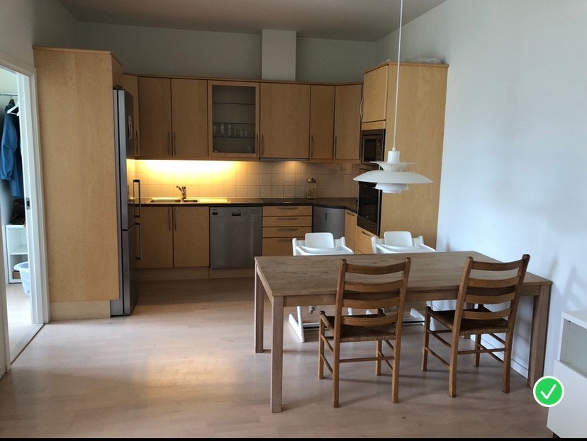 kjøkken/spisebord Galleribilde