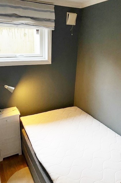 Sovealkove med 1.20 seng m/lagring. Vindu med luftemulighet Galleribilde