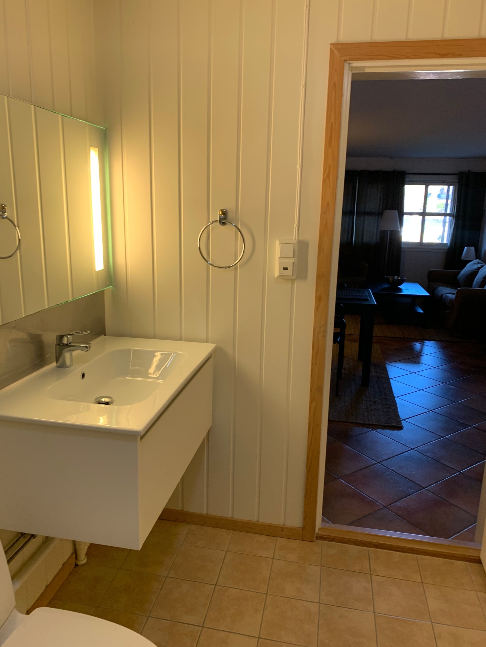 Nytt servantmøbel Galleribilde