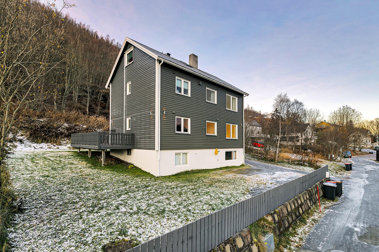 Flere biloppstillingsplasser Galleribilde