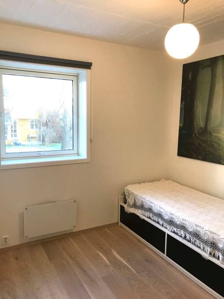 Det største soverommet har god plass til en stor dobbeltseng. Galleribilde