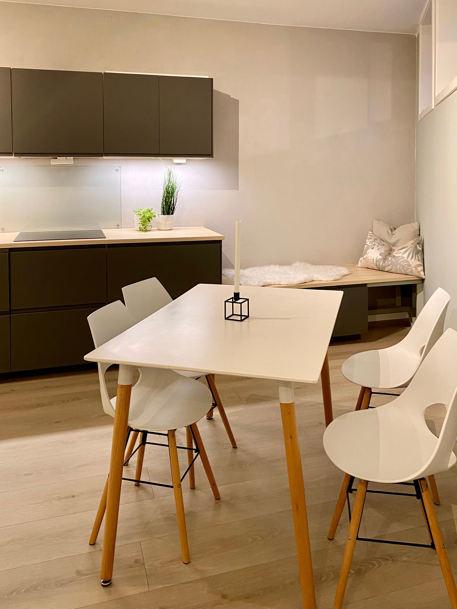 God plass til sittegruppe. Galleribilde