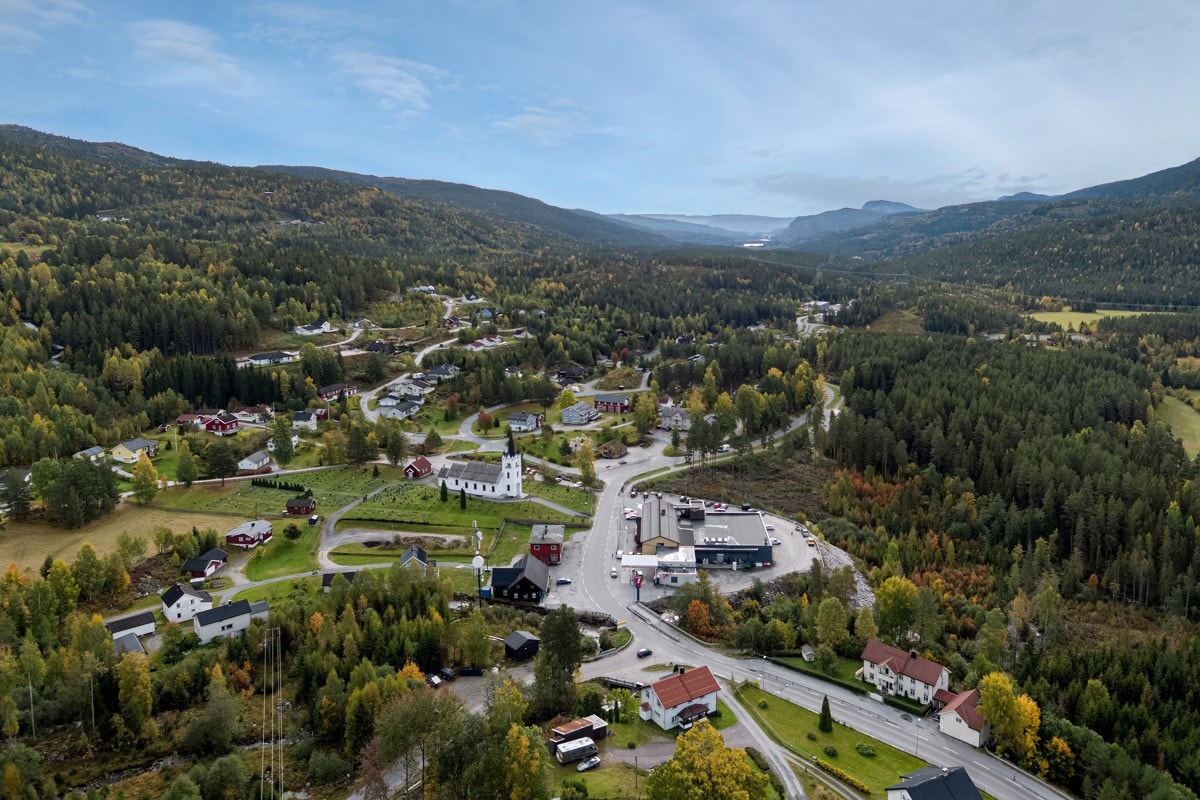 I Eggedal Sentrum er det matvarebutkk, vinmonopol, Jernia, bensinstasjon, andre mindre butikker og ladestasjon for elbil. Galleribilde