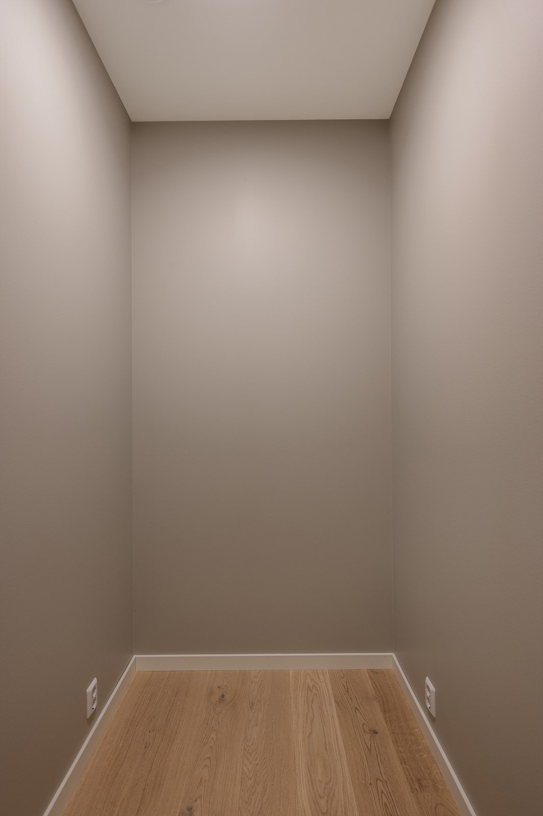 Praktisk bodrom ved kjøkkenet. Galleribilde