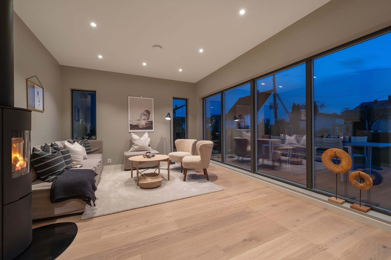 Rommet har naturligvis en-stavs parkett, harmonerende farger og stor møbleringsfrihet. Galleribilde