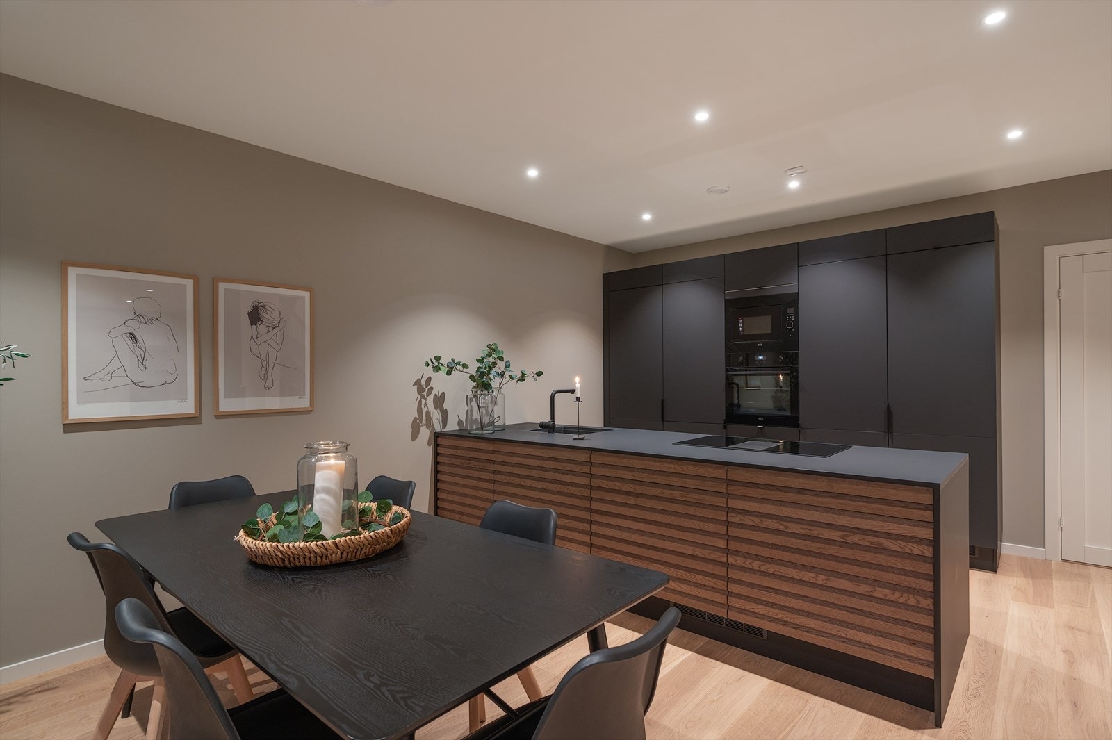 Kjøkkenet fra Aubo er stilrent og tidsriktig med gjennomtenkte detaljer. Galleribilde