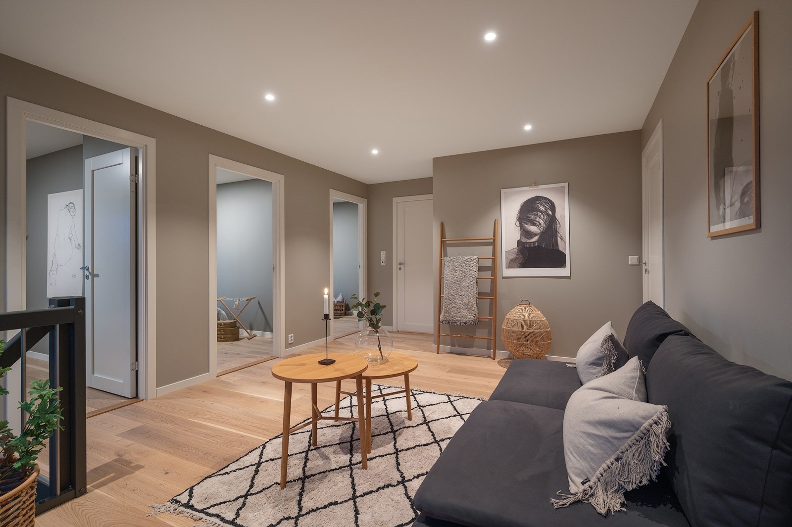 Rommet innredes enkelt etter egne behov og gir familien en fleksibel planløsning! Galleribilde