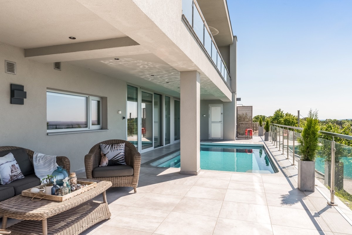 I underetasjen finner man husets "perle" - saltvannssvømmebassenget. Galleribilde