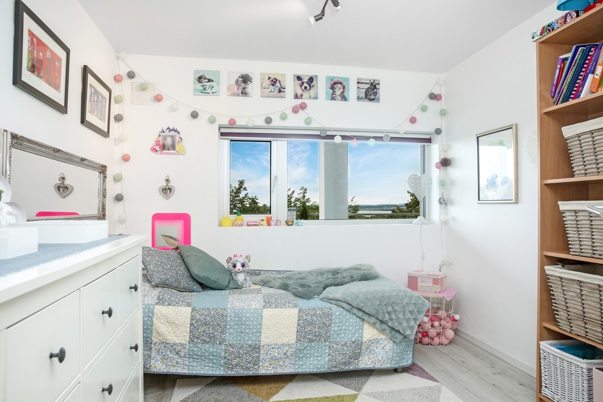 Huset har 6 soverom pluss et kontor. Galleribilde