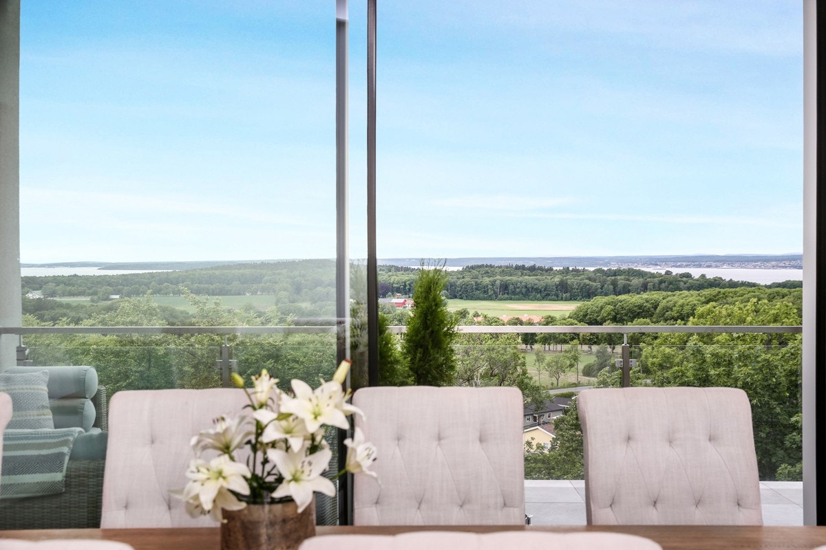 Bare bli sittende. Galleribilde