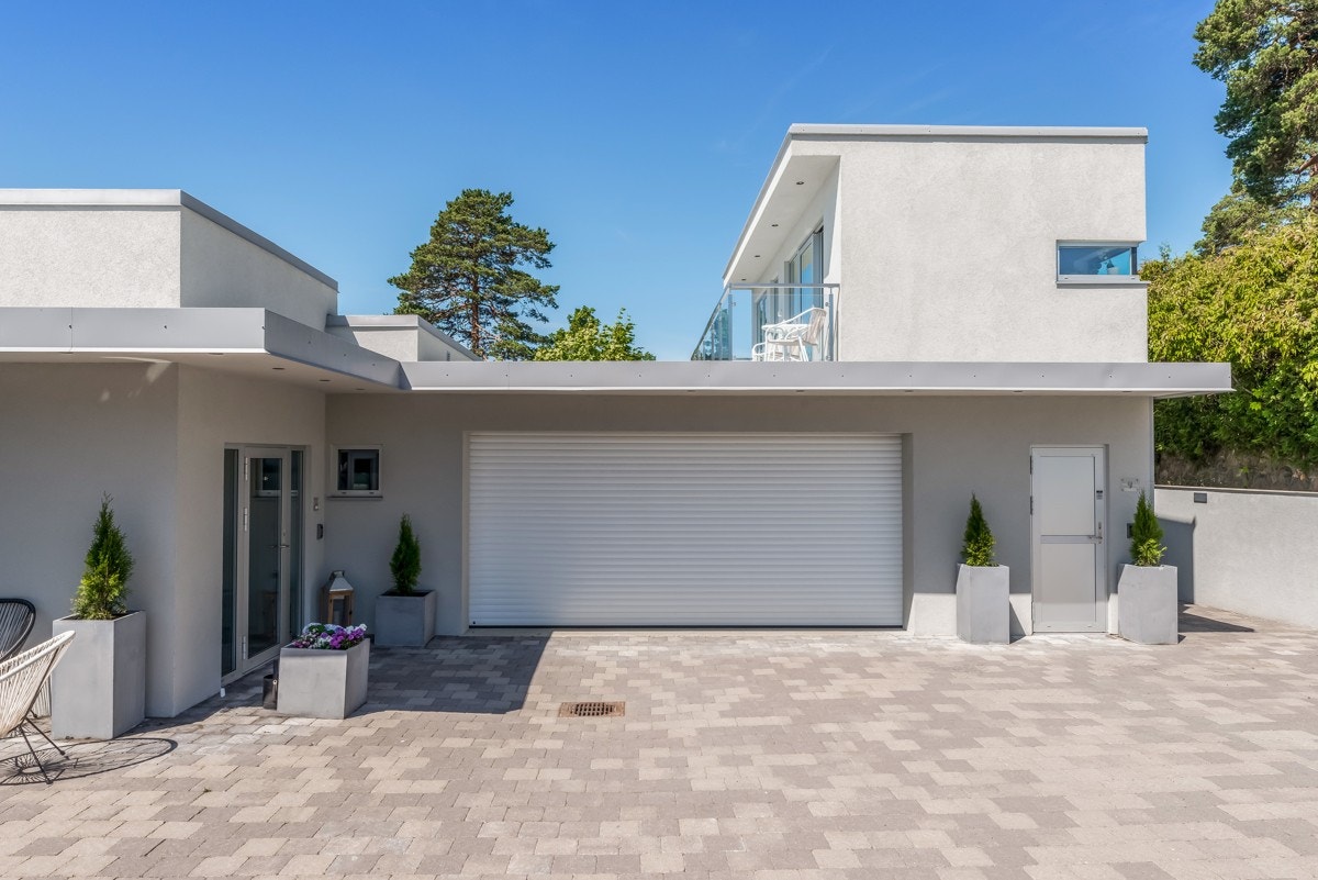 Boligen holder gjennomgående høy standard med god planløsning og nøye utvalgte materialer. Galleribilde