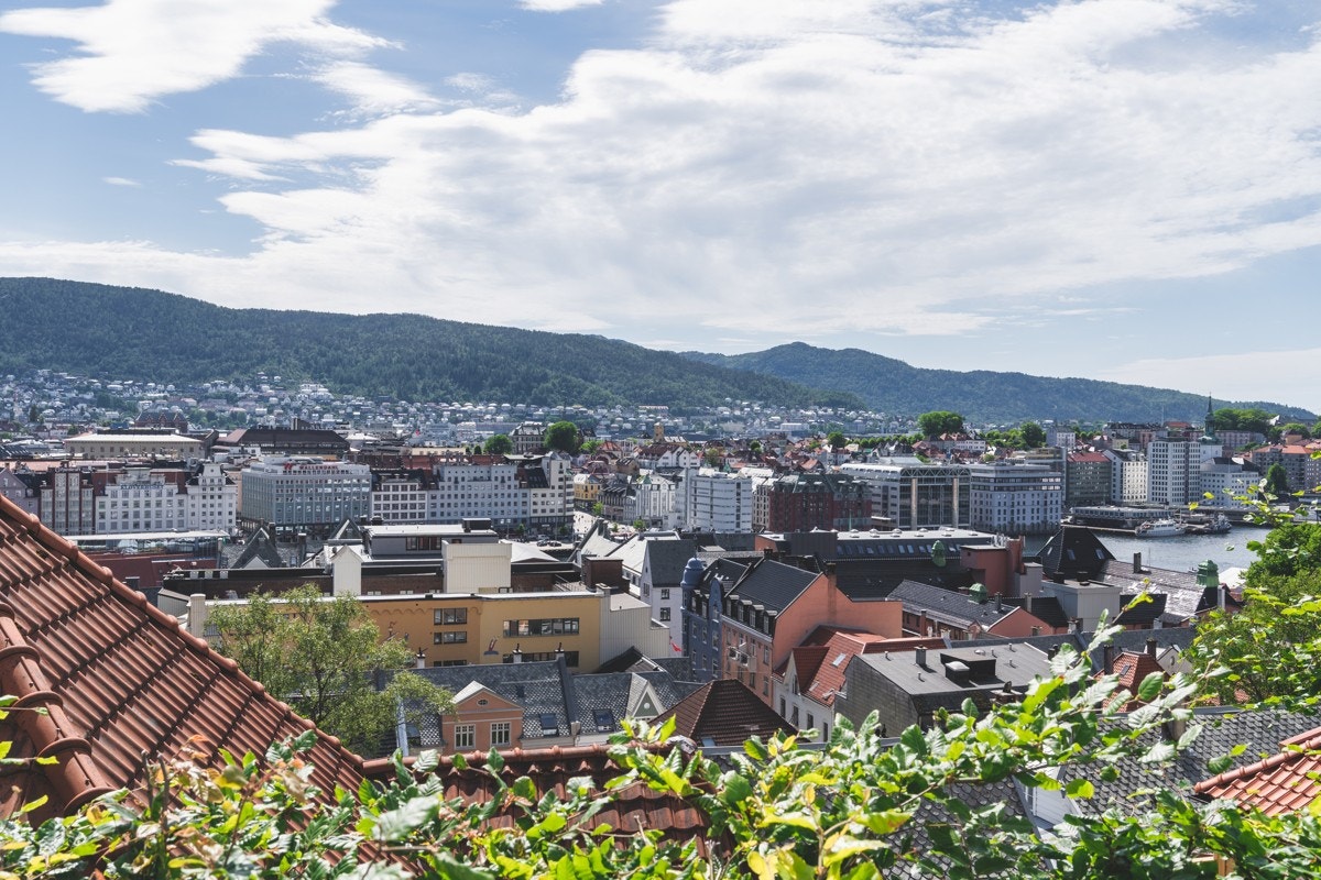 Fra Fjellgaten er det fin utsikt over Bergen Sentrum. Galleribilde
