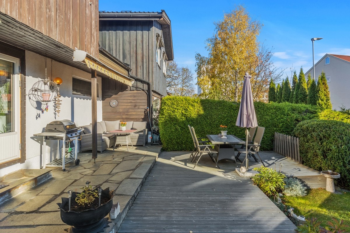 boligen ligger i familievennlige omgivelser på Lambertseter, på grensen til Nordstrand, med kort vei til alt man trenger i hverdagen Galleribilde