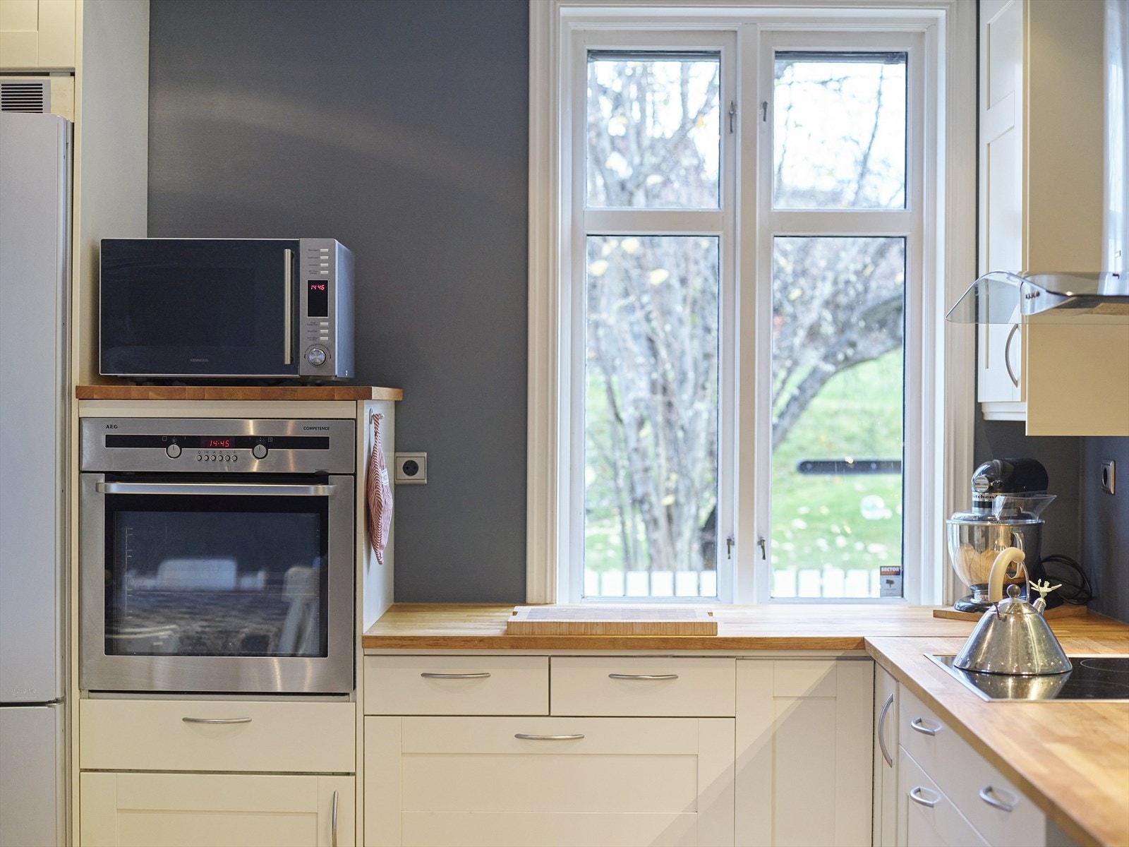 Hyggelig utsyn fra kjøkkenet. Galleribilde