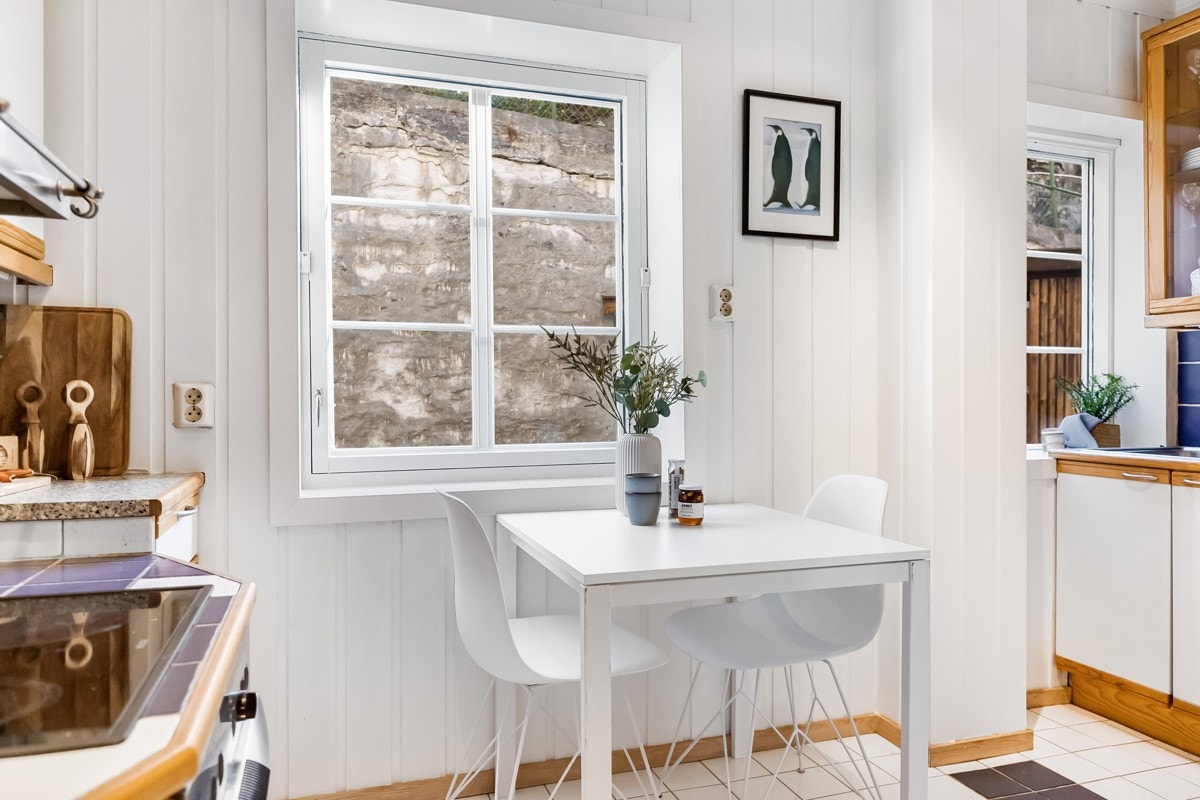 Et kjekt rom med mye naturlig lys. Galleribilde