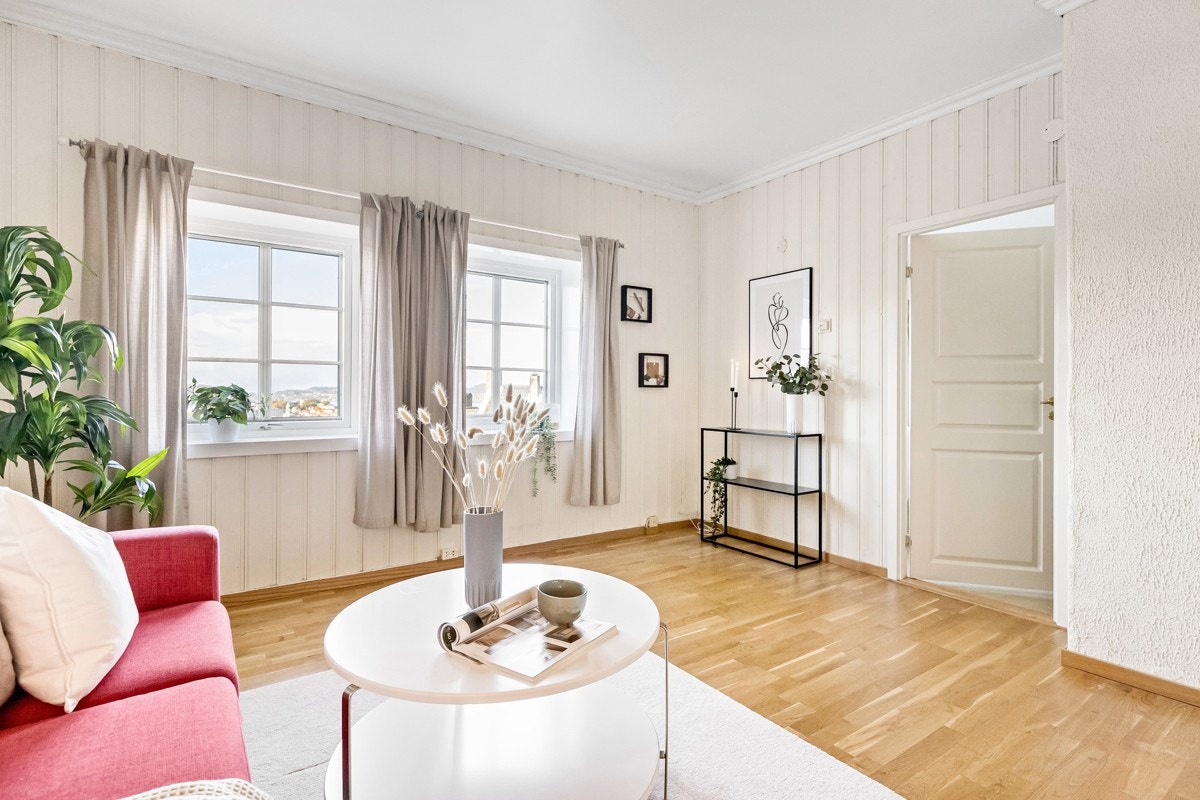 Fra stuen er det inngng til hovedsoverom. Galleribilde