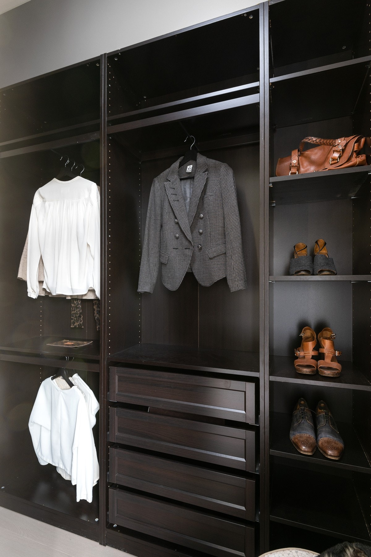 Garderobe på hovedsoverom Galleribilde