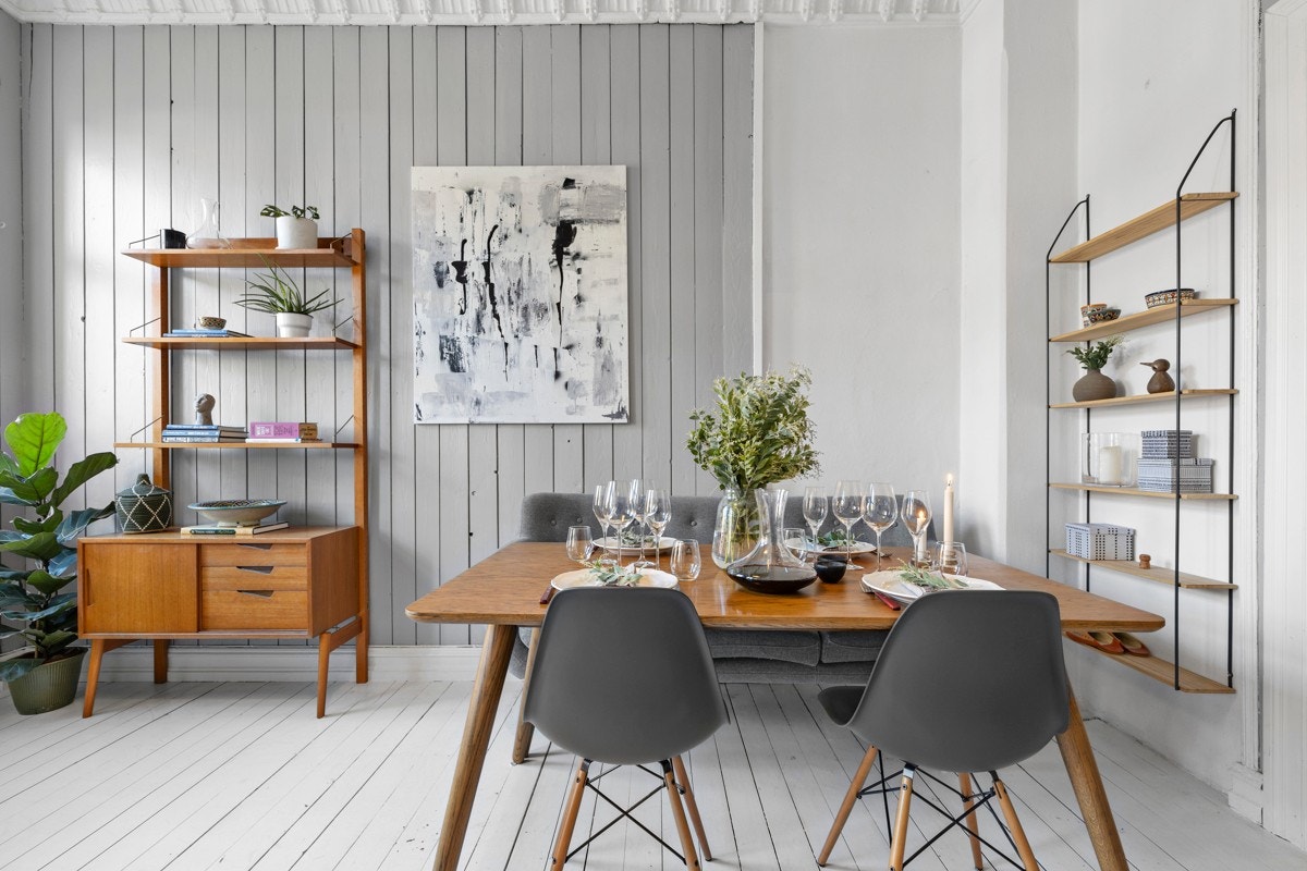 Stuen har en luftig og fin romløsning med god plass til møblement. Galleribilde