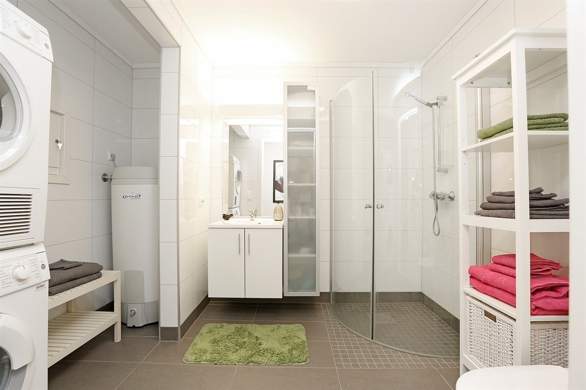 Med plass til både vaksemaskin og tørketrommel Galleribilde