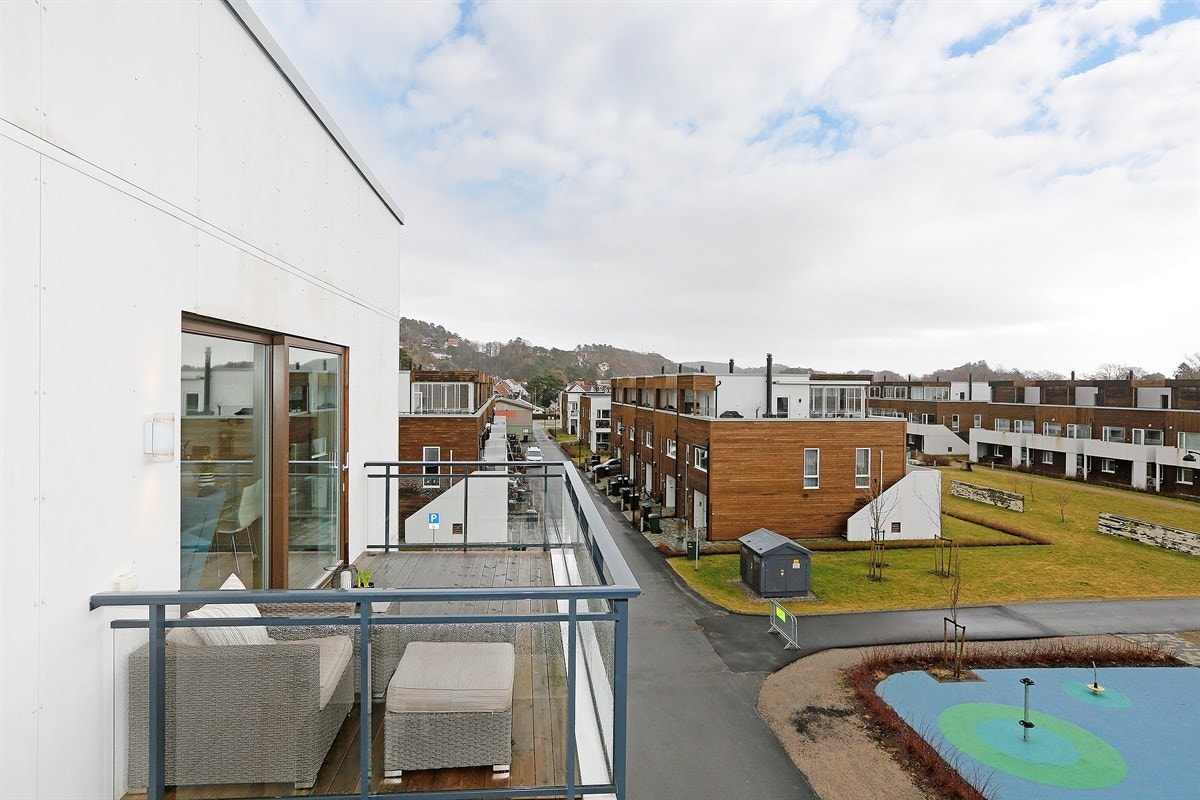 Direkte utgang til balkong fra stue Galleribilde