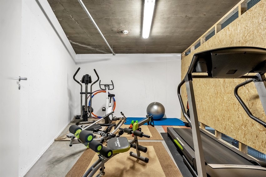 Treningsrom i garasjeannlegg Galleribilde