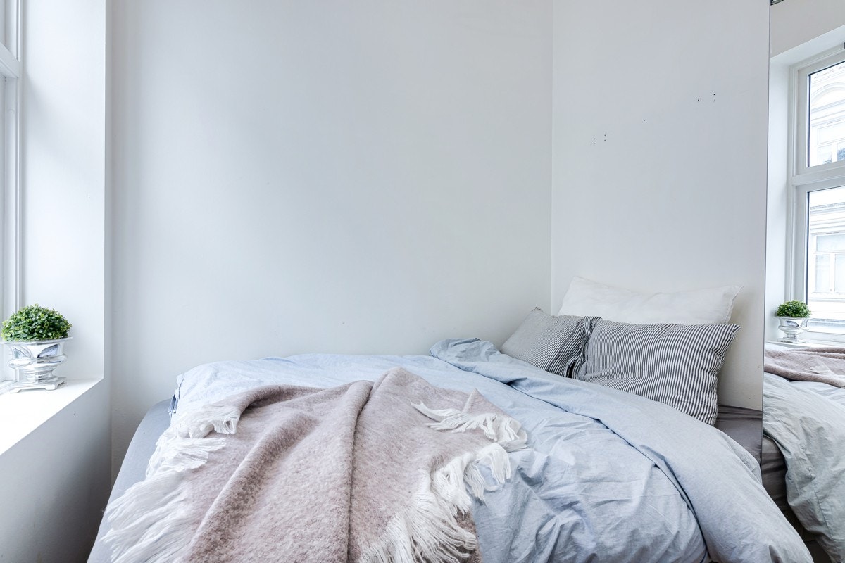 Soverom 1 - Begge soverom har lekker glass skyvedør med aluminiumsramme Galleribilde