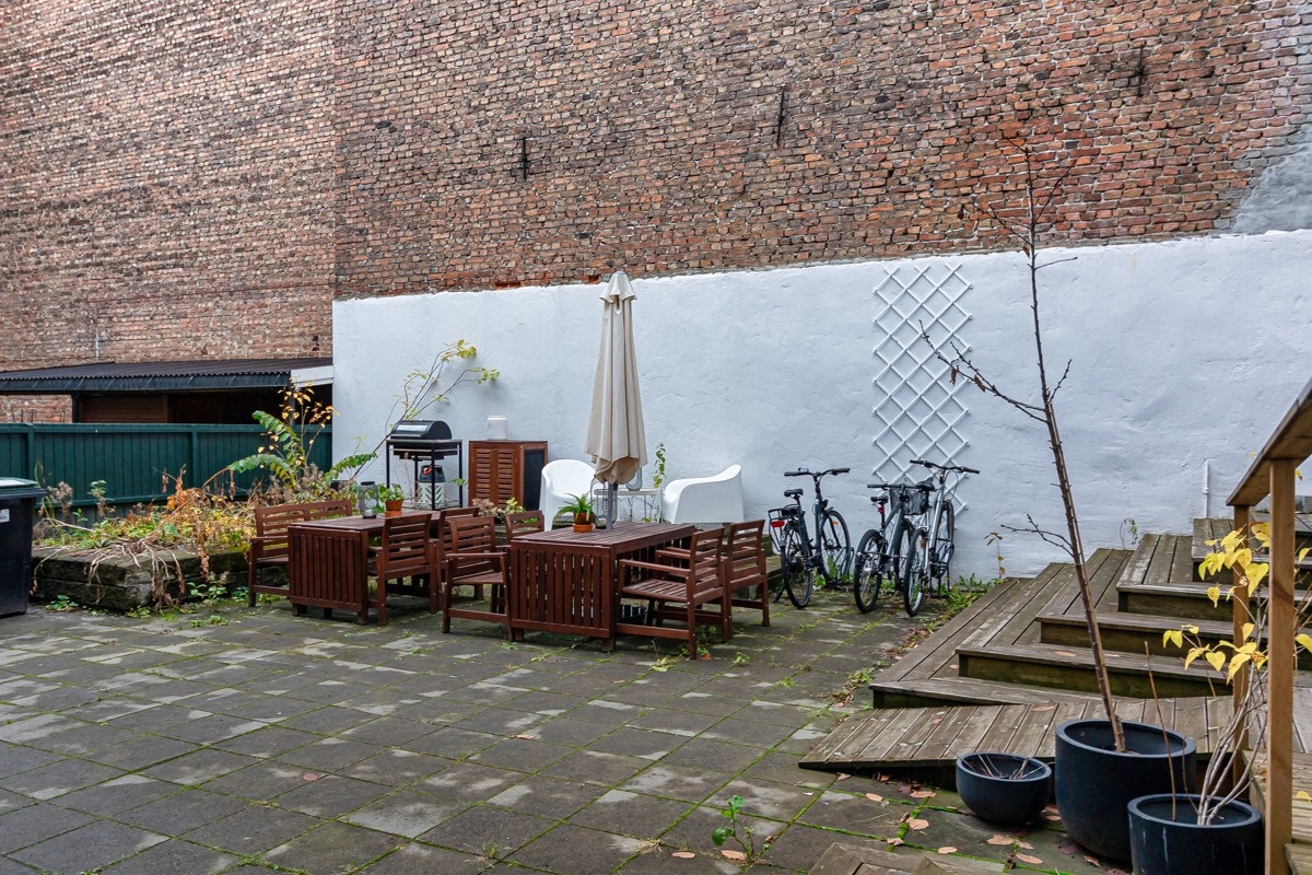 Flott bakgård med store fellesarealer Galleribilde