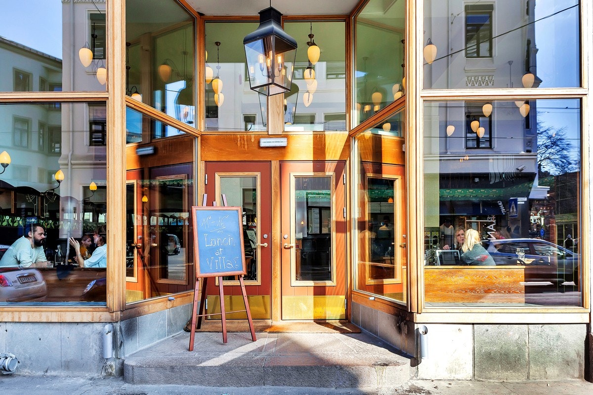 Du finner noe for enhver på Solli plass - Restauranter, kafeer og så mye, mye mer - Her avbildet villa Paradiso med fantastisk pizza/pasta Galleribilde