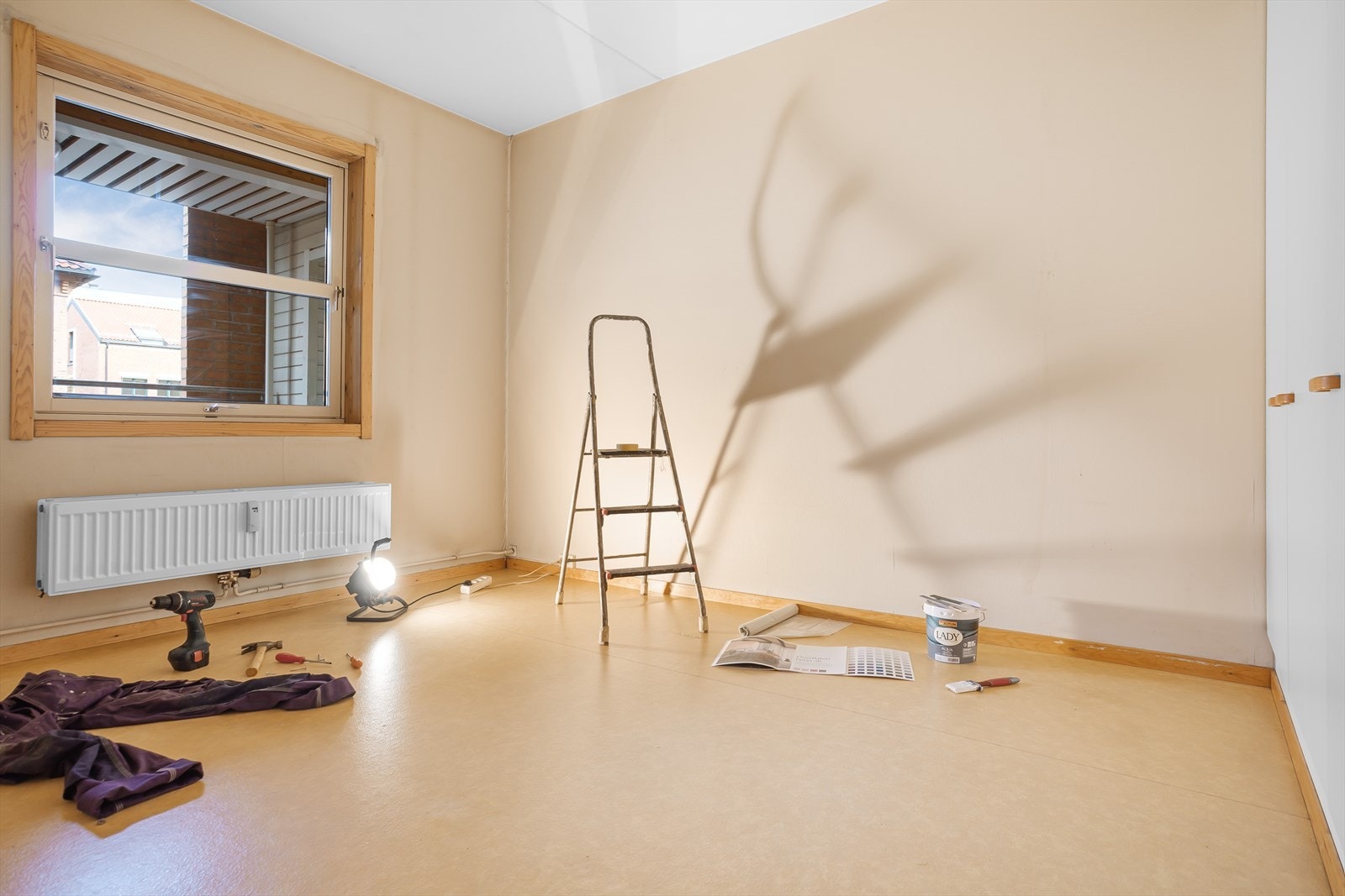 Soverommet vender ut mot svalgang og har en romslig utforming. Galleribilde