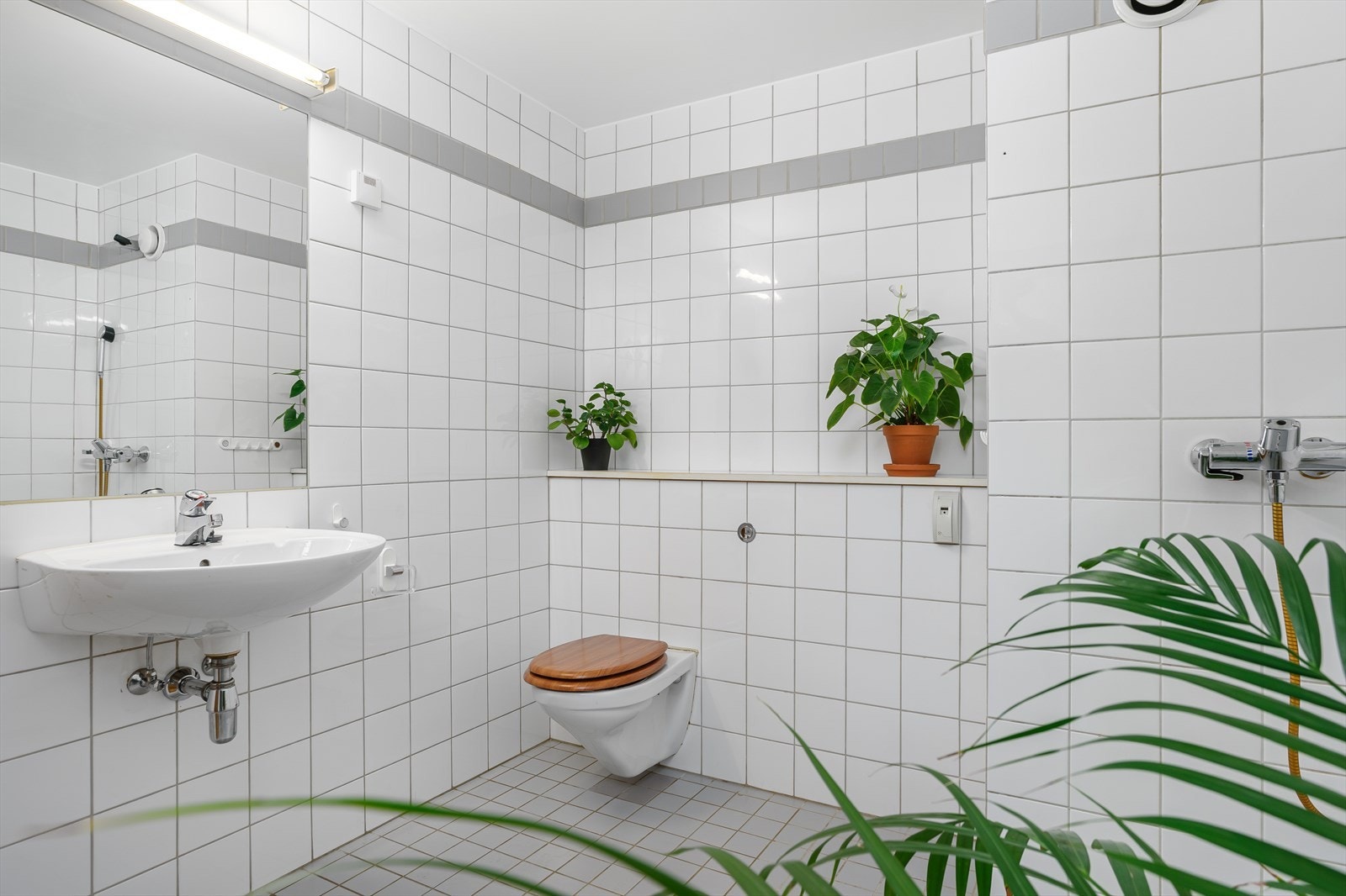 Det er opplegg til vaskemaskin på badet. Galleribilde