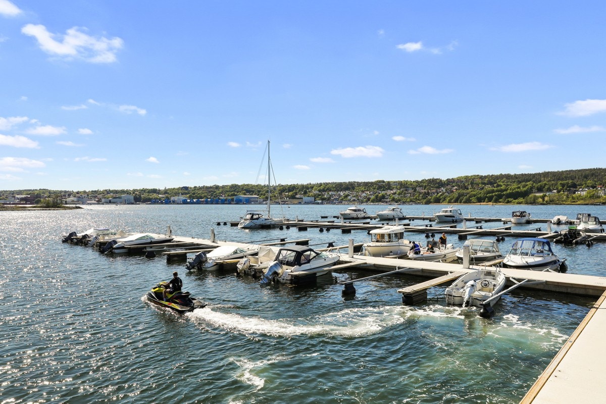 Ønsker du båtplass er det muligheter for det på Verket Småbåthavn. Galleribilde