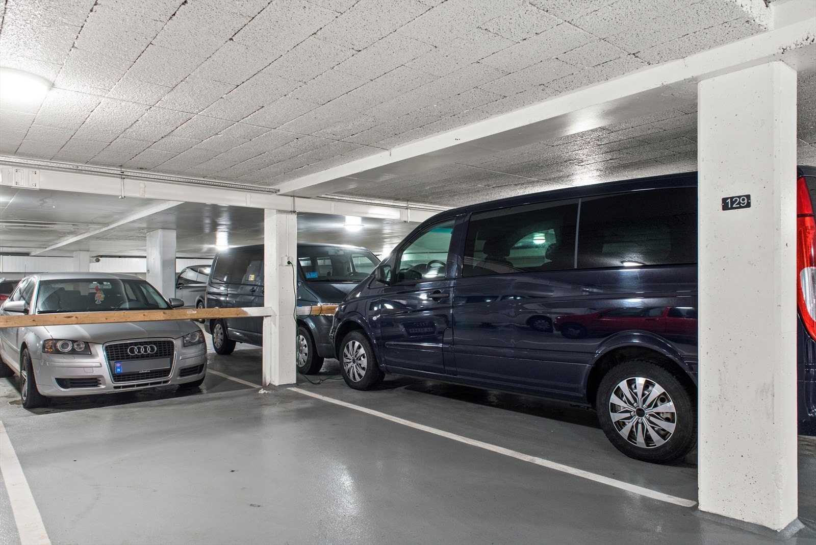 Det følger en garasjeplass i felles lukket garasjeanlegg. Galleribilde