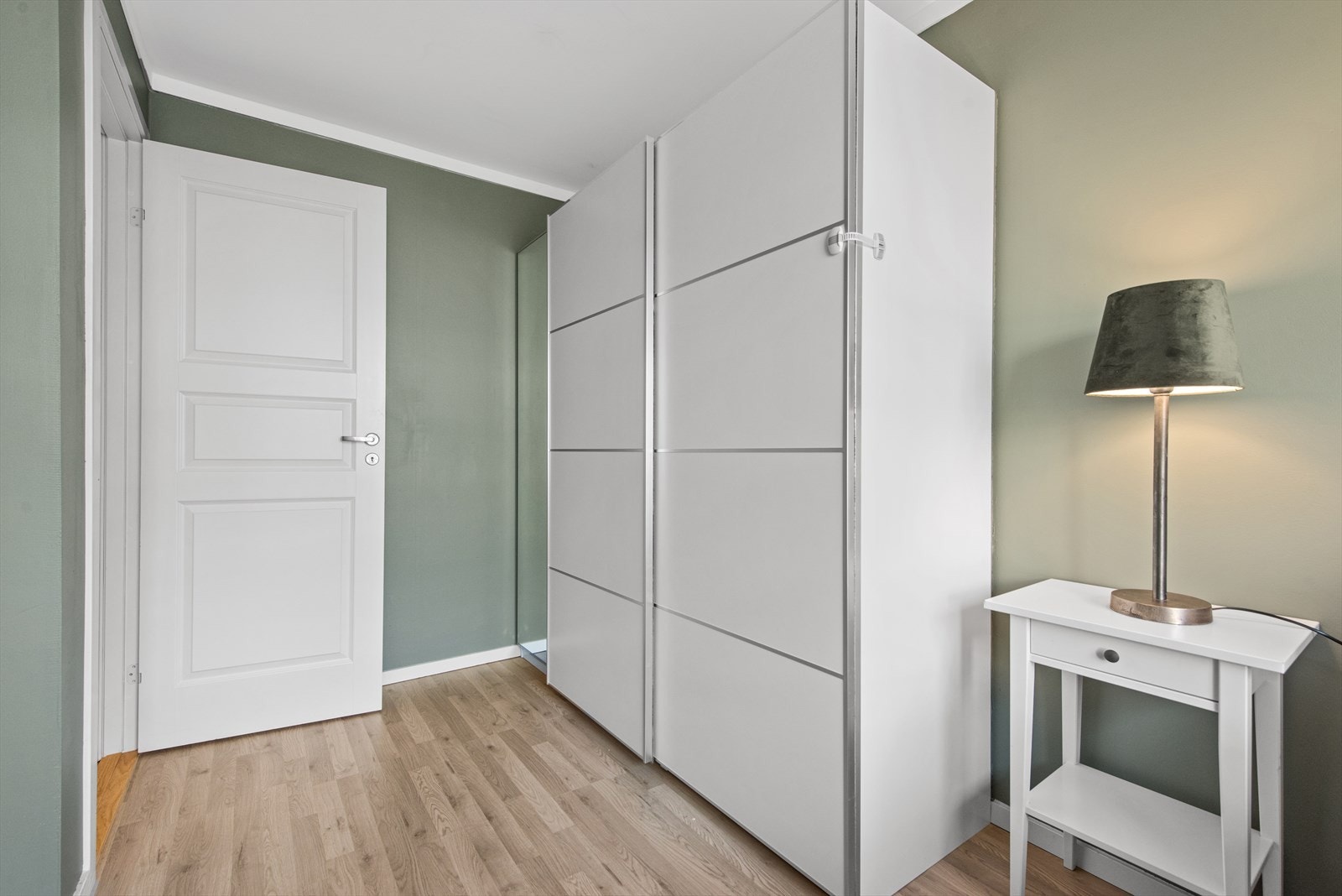 På soverommet er det god plass til garderobeskap. Galleribilde