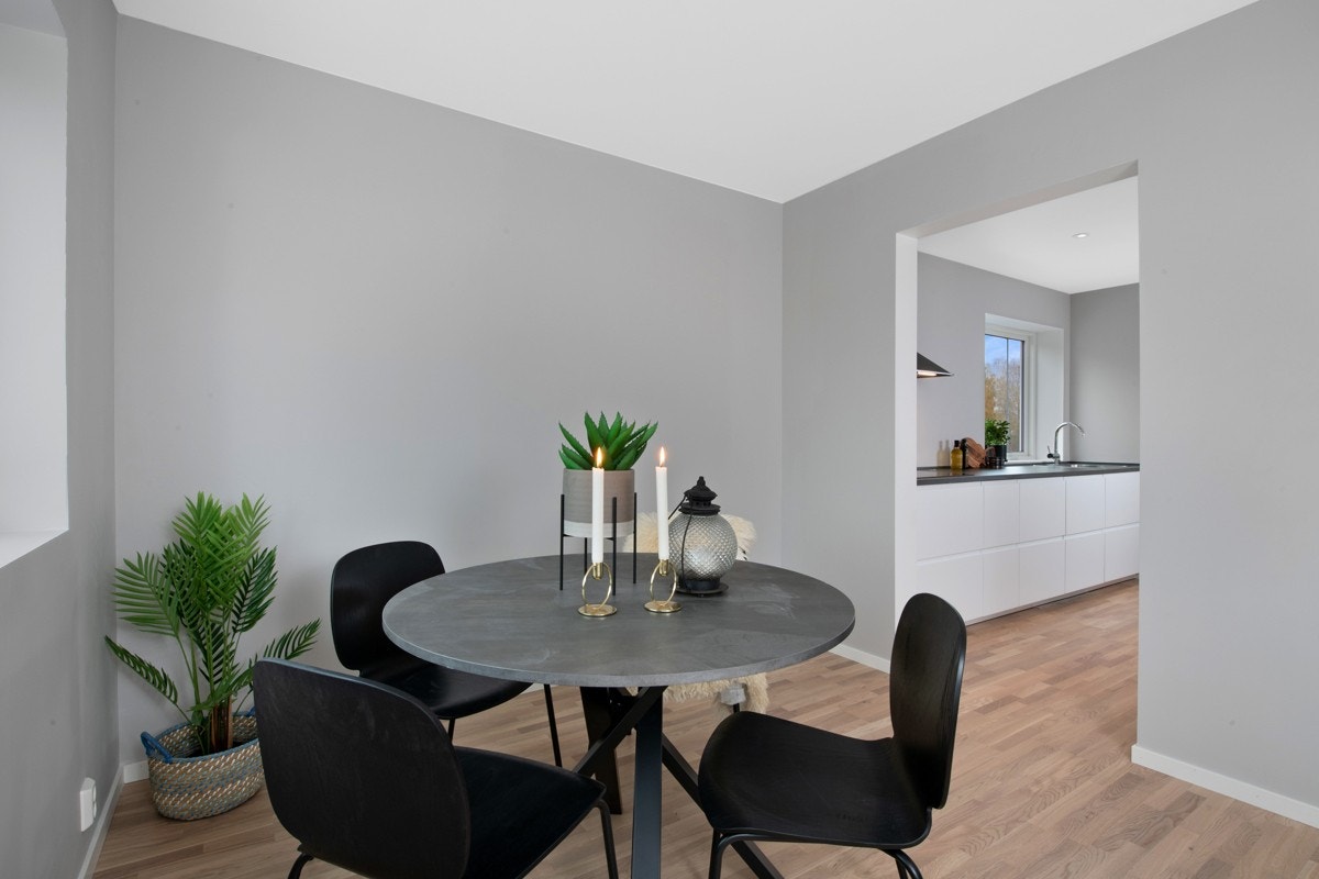 Det er god plass til en spisestue for store og små anledninger. Galleribilde