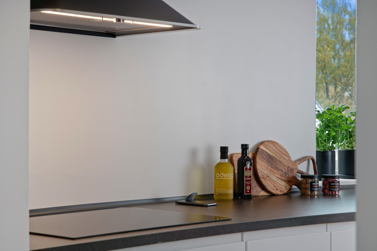 Det er montert koketopp, ventilator, samt komfyrvakt. Galleribilde