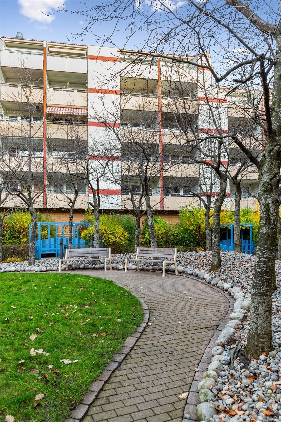 Sameiet er veldrevet, godt vedlikeholdt og inkluderer en vakker, lukket bakgård du kan sole deg i sommerstid. Galleribilde