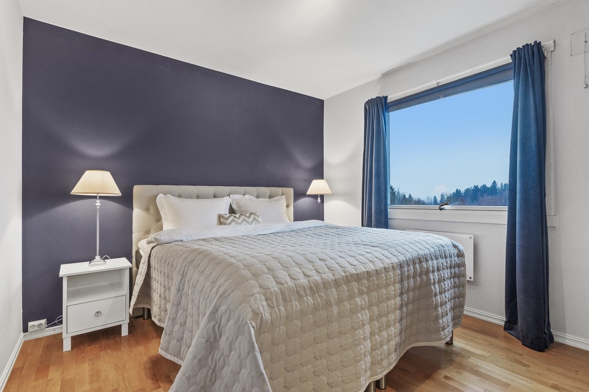 Leiligheten har to gode soverom med god plass til senger og garderobeløsninger. Galleribilde