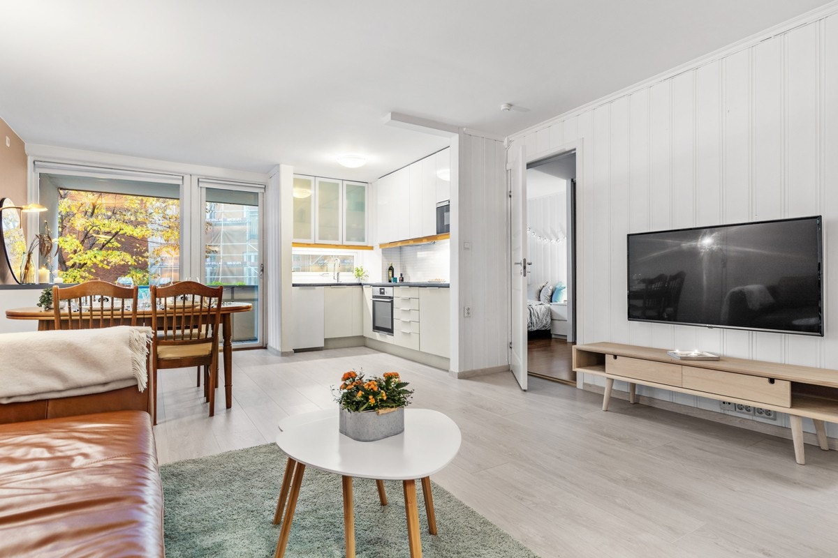 Med sin arealeffektive og gjennomtenkte planløsning oppleves leiligheten svært lys og luftig. Galleribilde