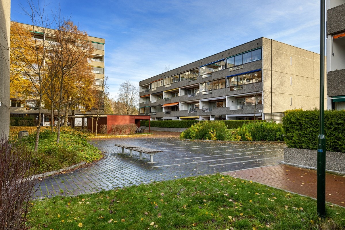 Pent opparbeidede uteareal i borettslaget. 400 meter til T-bane og like ved marka gir attraktiv beliggehet Galleribilde